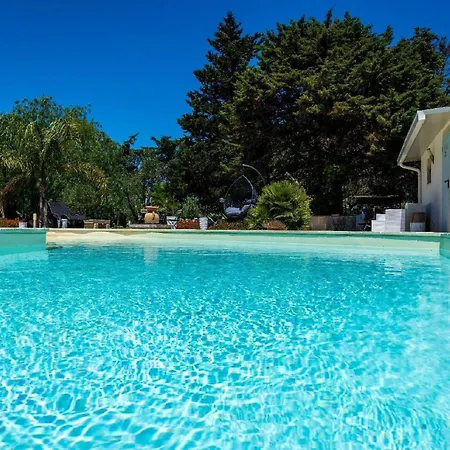 Casina Le Rene - Con Piscina Privata E Ampio Giardino Poggiardo